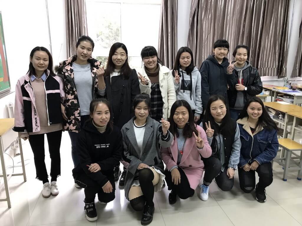 教育を受ける実習生